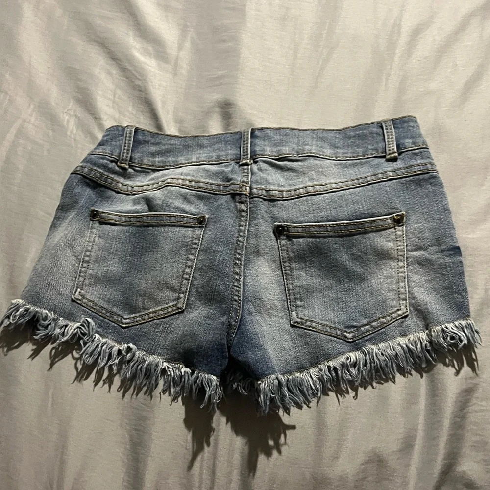 Shorts - Picture 3 of 3
